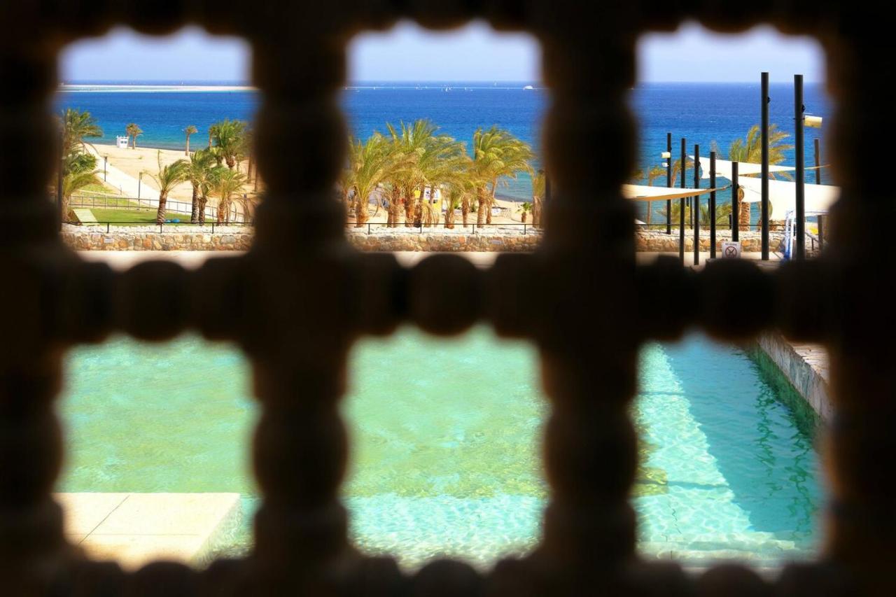 Retac Qunay Dahab Resort & Spa Екстериор снимка View of the sea from the window of the fort